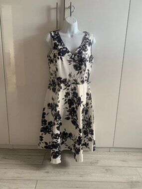 Laura Ashley Floral Swing Dress Cotton UK 10 Sleeveless Cream Black Roses